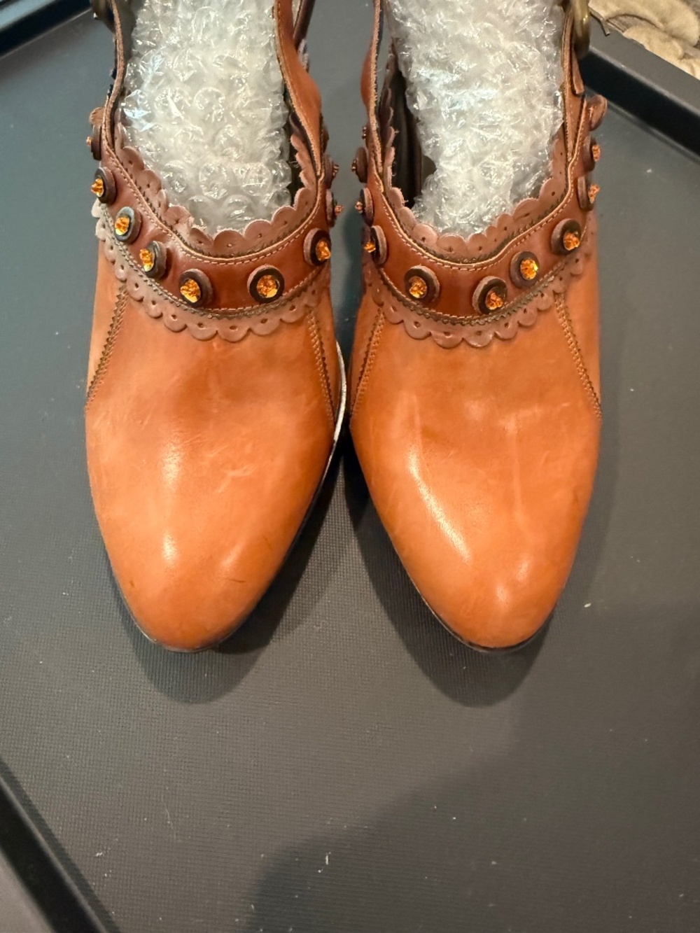 ISABELLA FIORE HEELS WITH SLINGED BACK. SIZE 9.